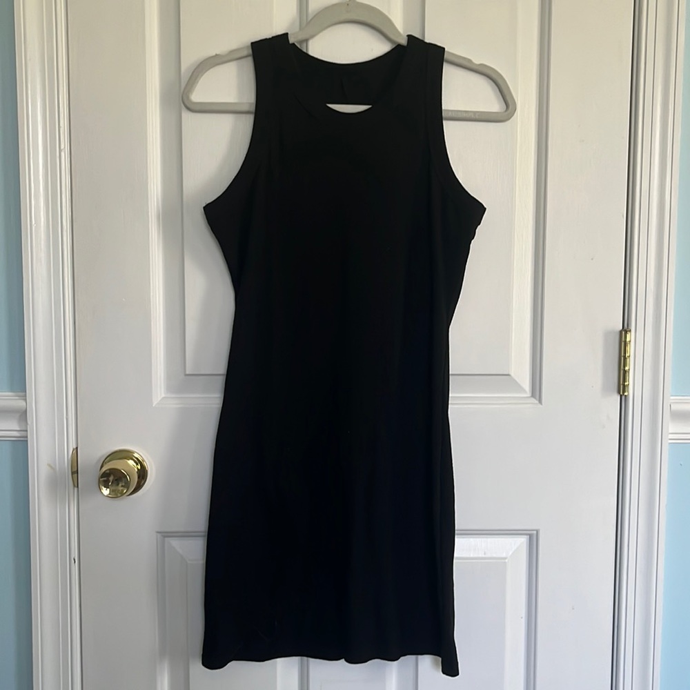 black bodycon dress